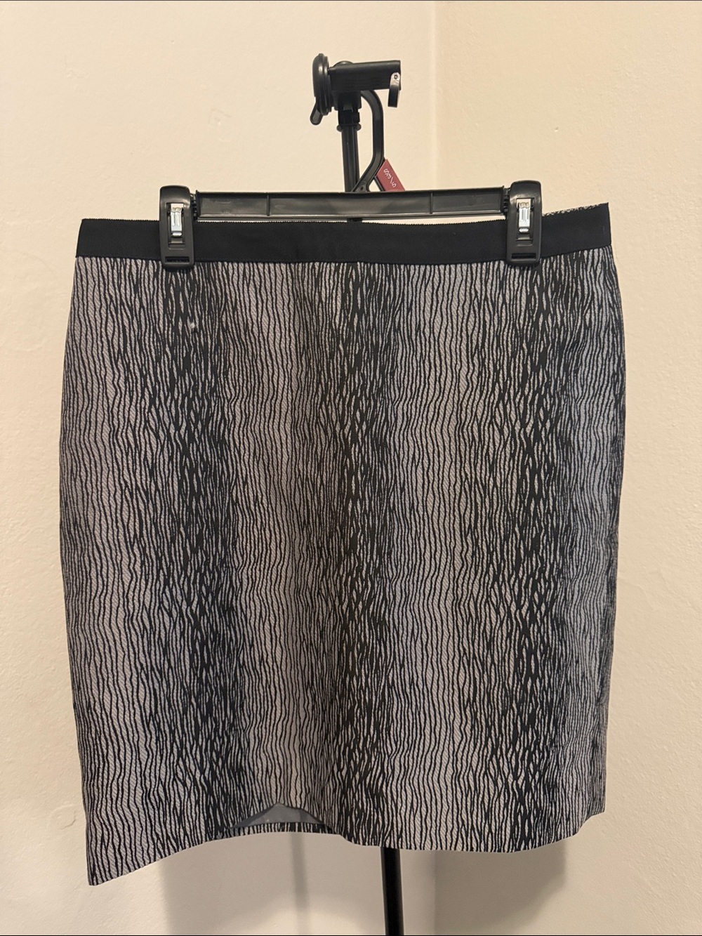Ann Taylor Black and White Textured Pencil Skirt